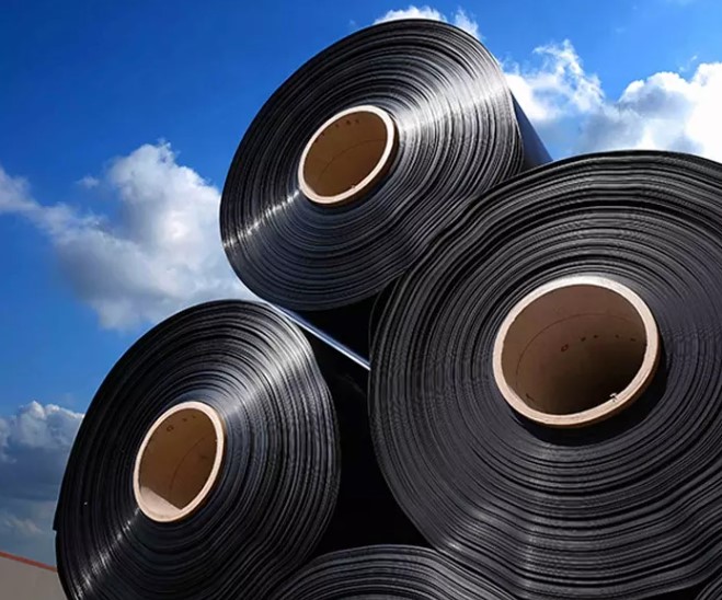 Bán lẻ màng HDPE giúp bảo vệ hồ ao hiệu quả