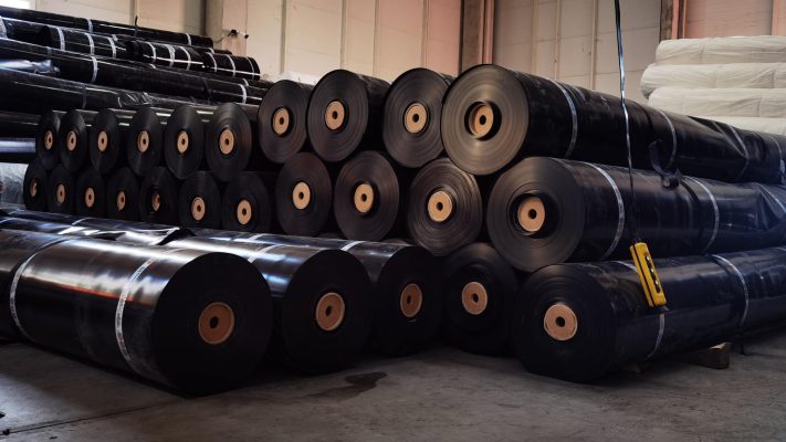 Bạt HDPE khổ 10m là vật liệu chống thấm bền, đa dụng