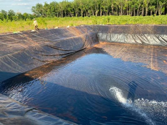 Khi thi công bạt hồ nước, cần chú ý nền móng kỹ lưỡng