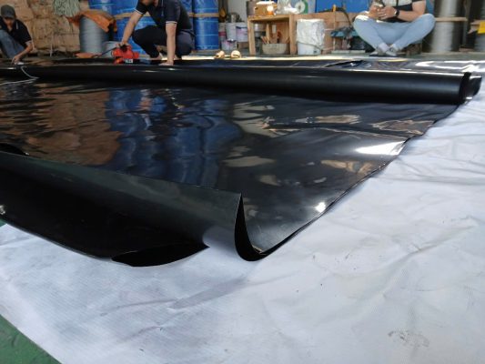Bạt HDPE bền bỉ, kích thước chuẩn giúp thi công hiệu quả
