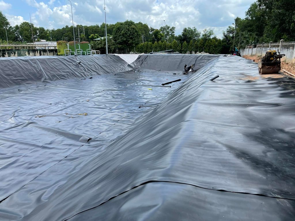 Trải bạt nuôi cá là xu hướng tất yếu trong ngành thủy sản